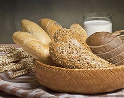 Panadería Fornaris panes sobre la mesa